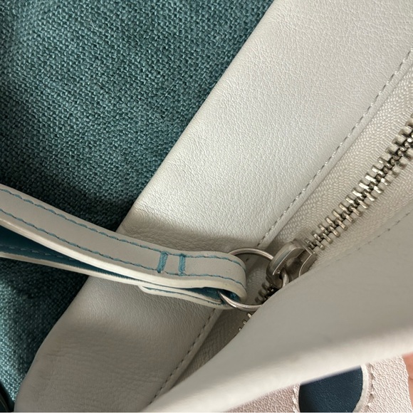 White coach Purse. Early 2000s. Gorgeous. - Picture 5 of 6